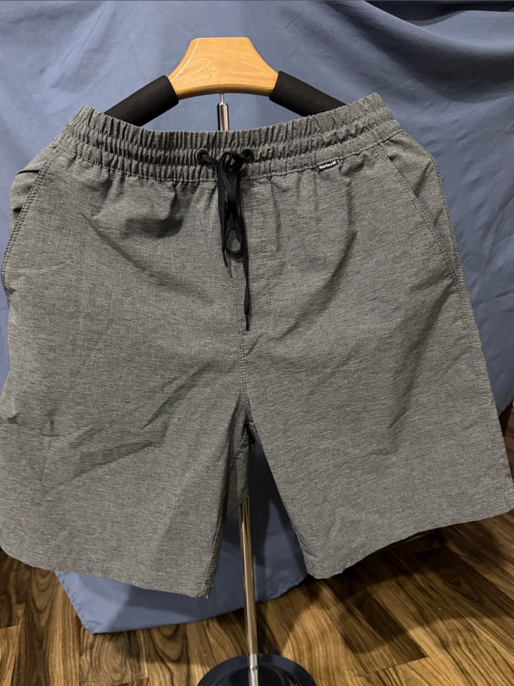 Hurley Men's Gray Elastic Waist Athletic Shorts with Black Drawstring